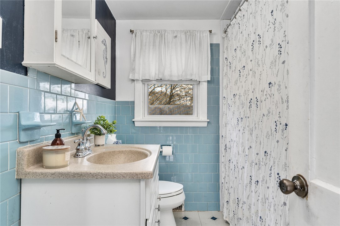 104 Larkin Avenue Warwick, RI 02886 - Photo 12 of 27