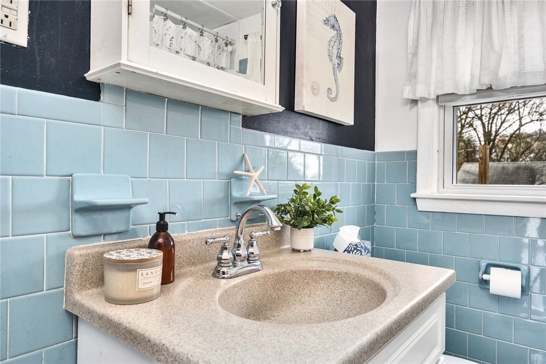 104 Larkin Avenue Warwick, RI 02886 - Photo 13 of 27