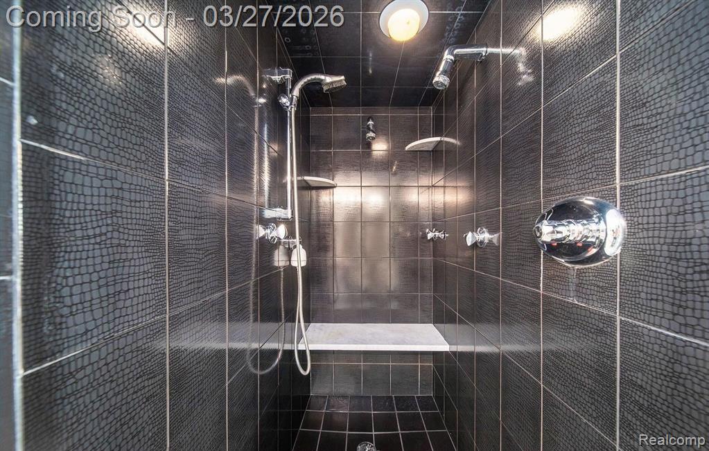 1932 Klingensmith Road Bloomfield Hills, MI 48302 - Photo 11 of 27
