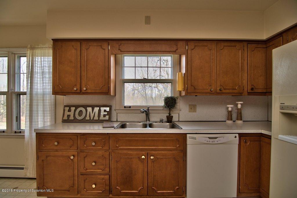 304 Blue Shutters Road Moscow, PA 18444 - Photo 5 of 56 Gallery Image 5