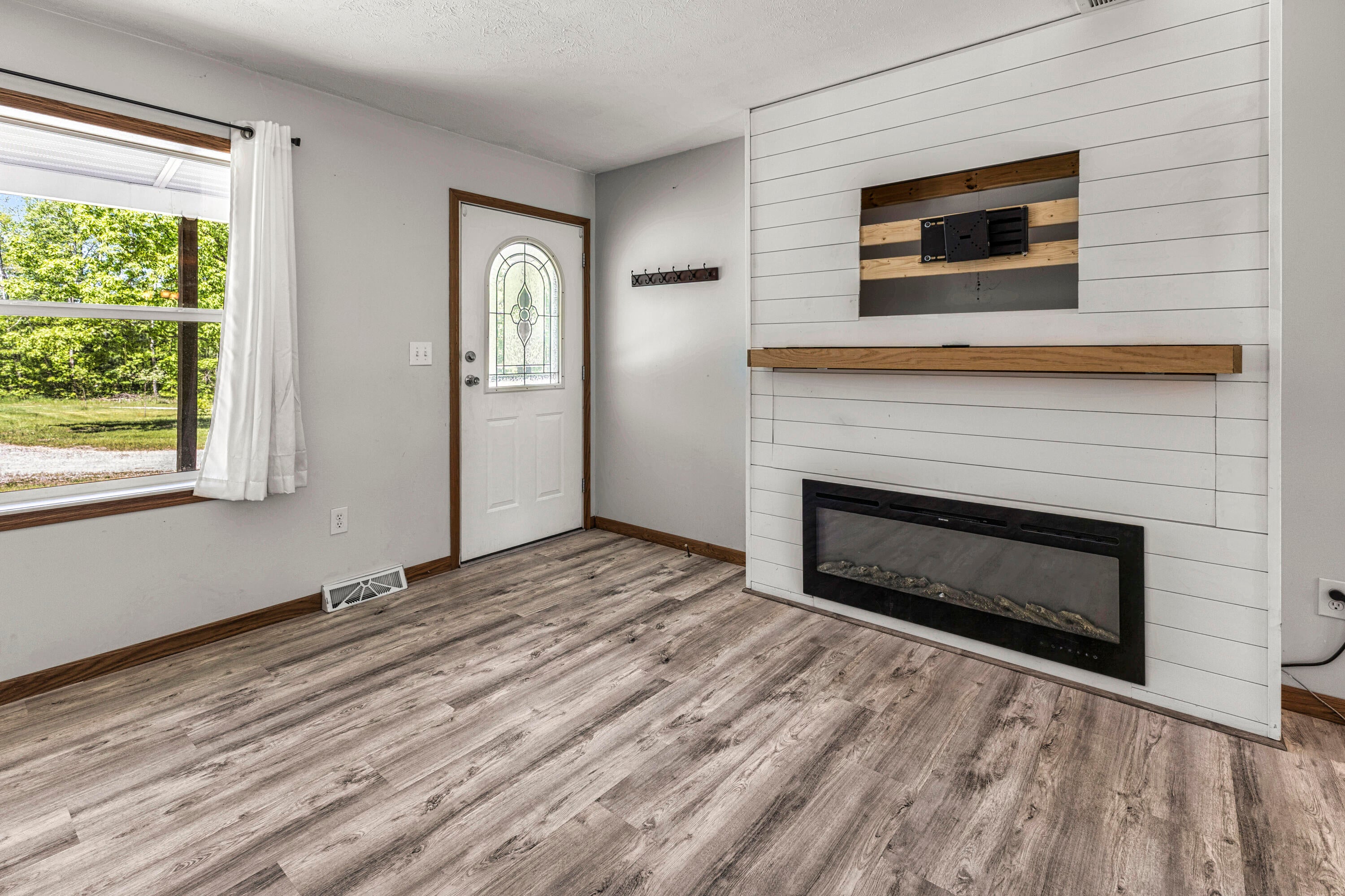 11104 Siderman Road Roscommon, MI 48653 - Photo 15 of 41 living room