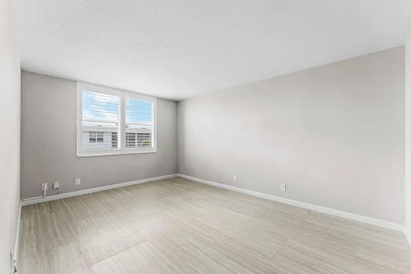 $2,400 | 2004 South Federal Highway, Unit D403, Boynton Beach, FL 33435