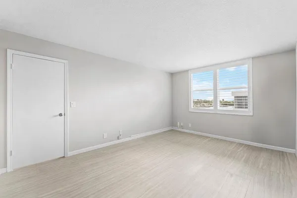 $2,400 | 2004 South Federal Highway, Unit D403, Boynton Beach, FL 33435