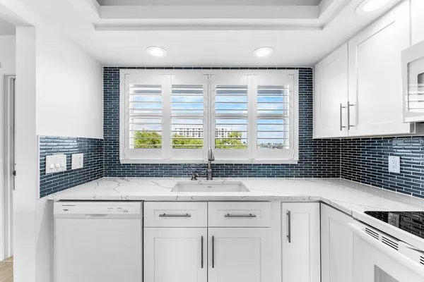 $2,400 | 2004 South Federal Highway, Unit D403, Boynton Beach, FL 33435