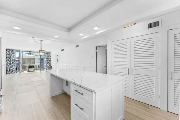 $2,400 | 2004 South Federal Highway, Unit D403, Boynton Beach, FL 33435