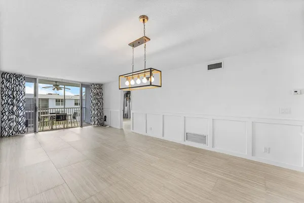 $2,400 | 2004 South Federal Highway, Unit D403, Boynton Beach, FL 33435