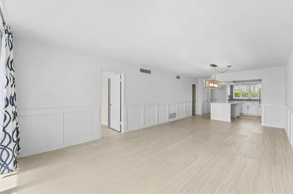 $2,400 | 2004 South Federal Highway, Unit D403, Boynton Beach, FL 33435