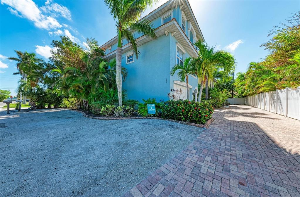 201 57th Street Holmes Beach, FL 34217 - Photo 41 of 48 a view of a back yard