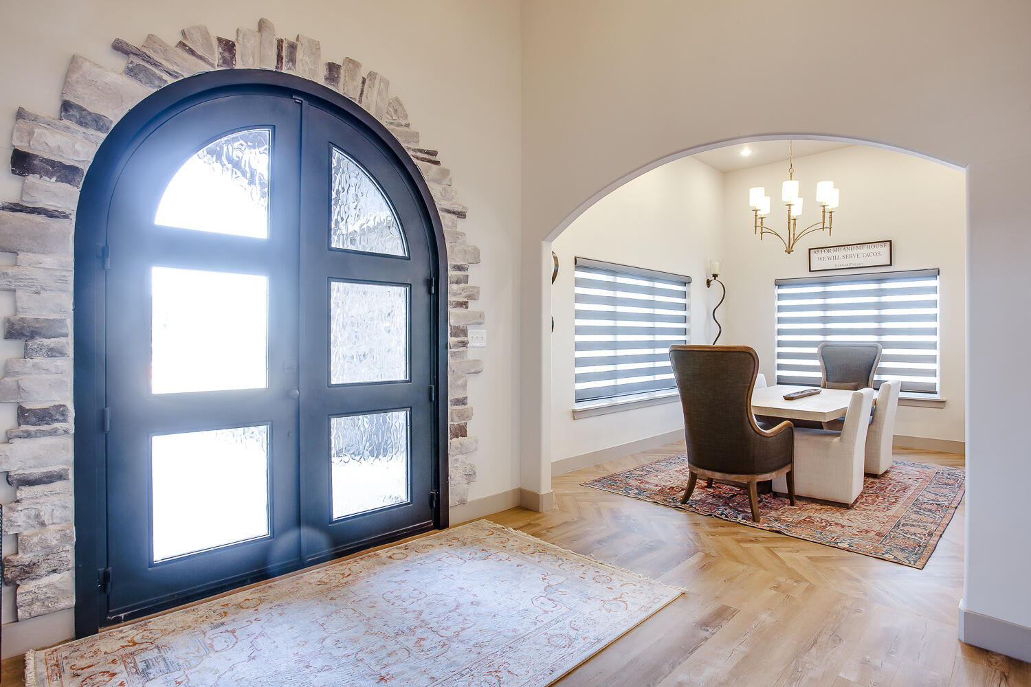 7601 53rd Street Lubbock, TX 79407 - Photo 7 of 33 a view of a livingroom with lounge chair and windows