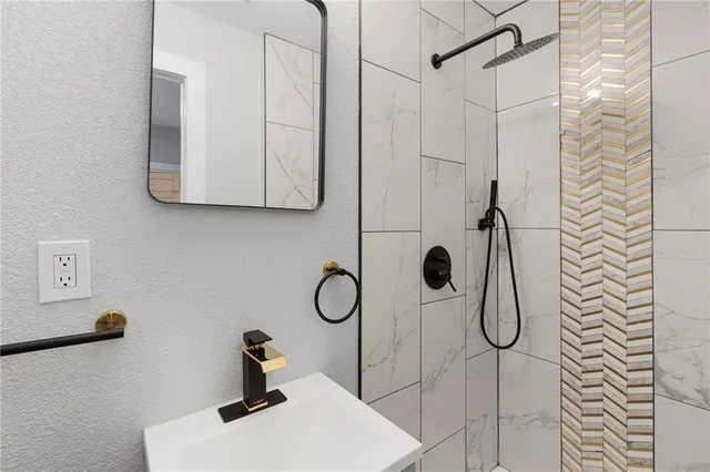 $168,500 | 8711 East Smart Avenue, Independence, MO 64053