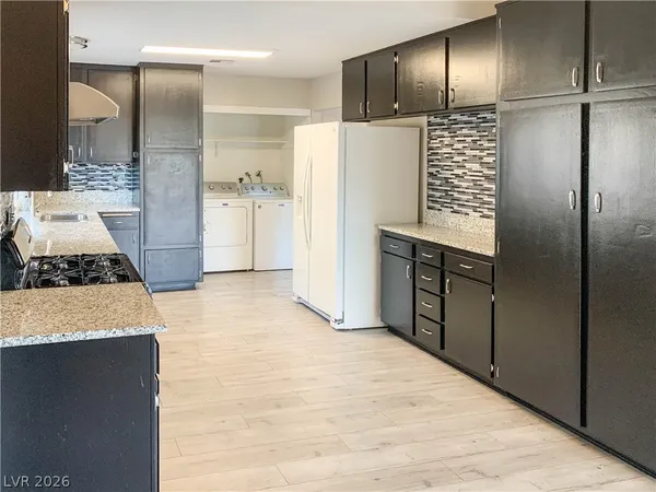 $2,195 | 6408 Meadowlark Lane, Las Vegas, NV 89103