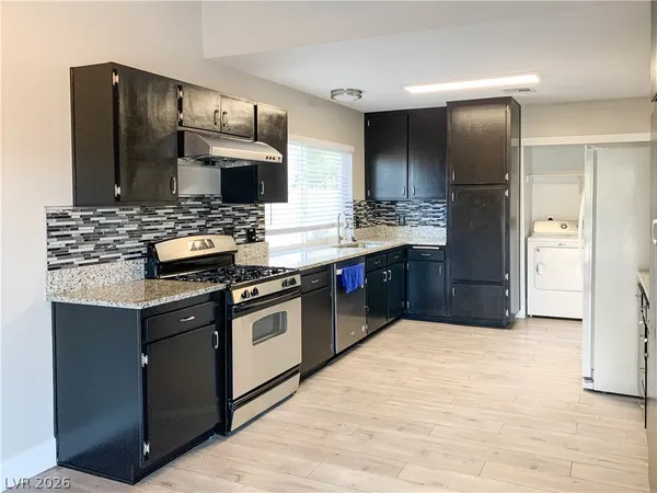 $2,195 | 6408 Meadowlark Lane, Las Vegas, NV 89103