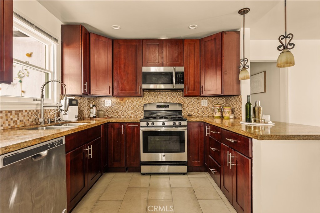 7314 Summitrose Street Tujunga, CA 91042 - Photo 8 of 19