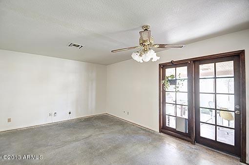 4212 East Hearn Road Phoenix, AZ 85032 - Photo 5 of 15 4212 Hearn RESHOOT_2513dine
