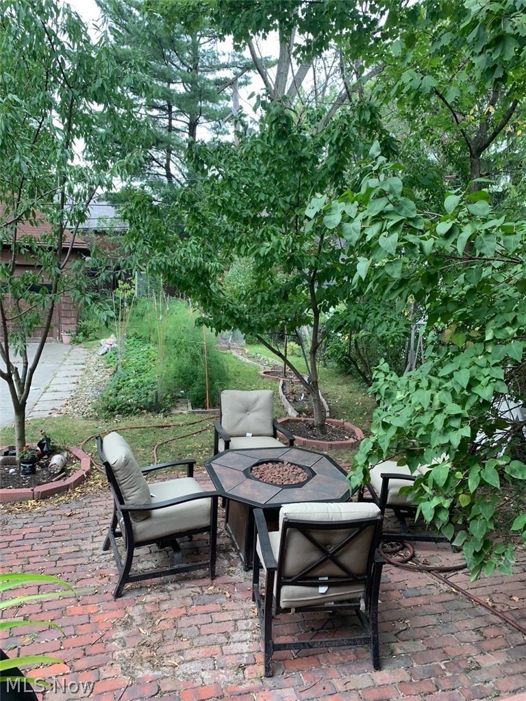 2556 Saybrook Road Cleveland, OH 44118 - Photo 7 of 35 Back Patio