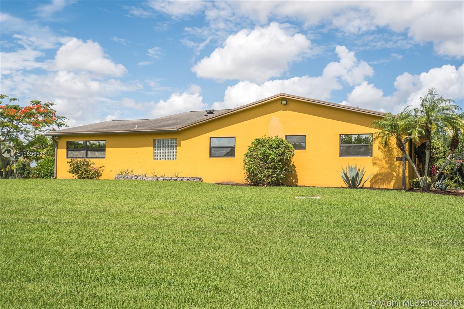 18900 Southwest 61st Manor Southwest Ranches, FL 33332 - Photo 22 of 46 Gallery Image 22