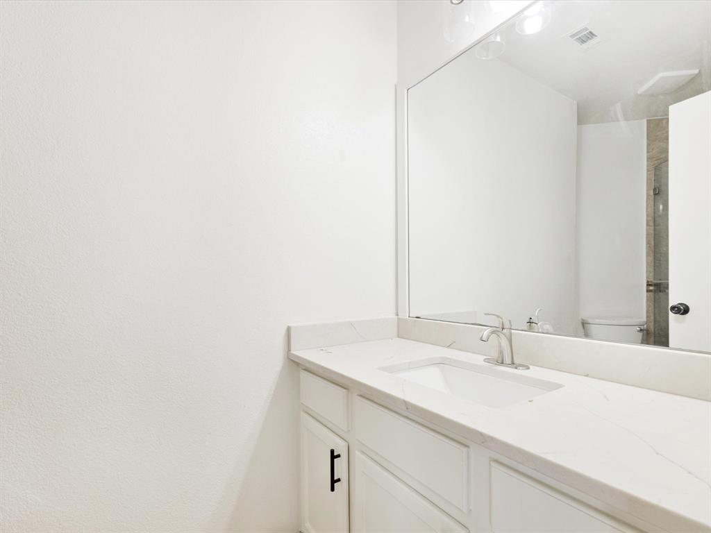720 Pheasant Road Saginaw, TX 76131 - Photo 27 of 40 a bathroom with a sink and a mirror