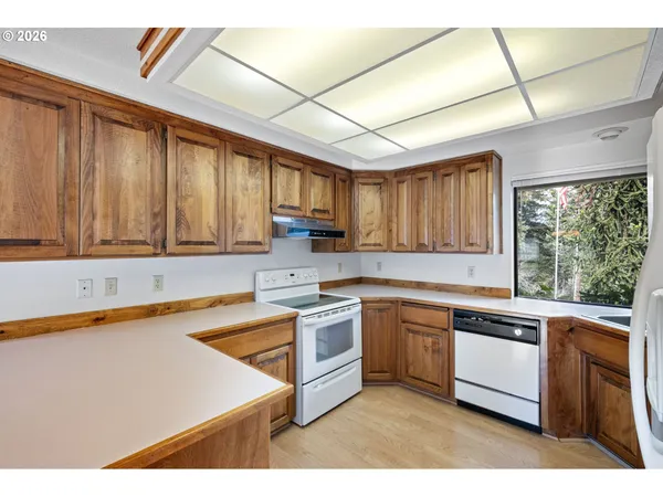 $795,000 | 35982 Shoreview Drive, Dorena, OR 97434