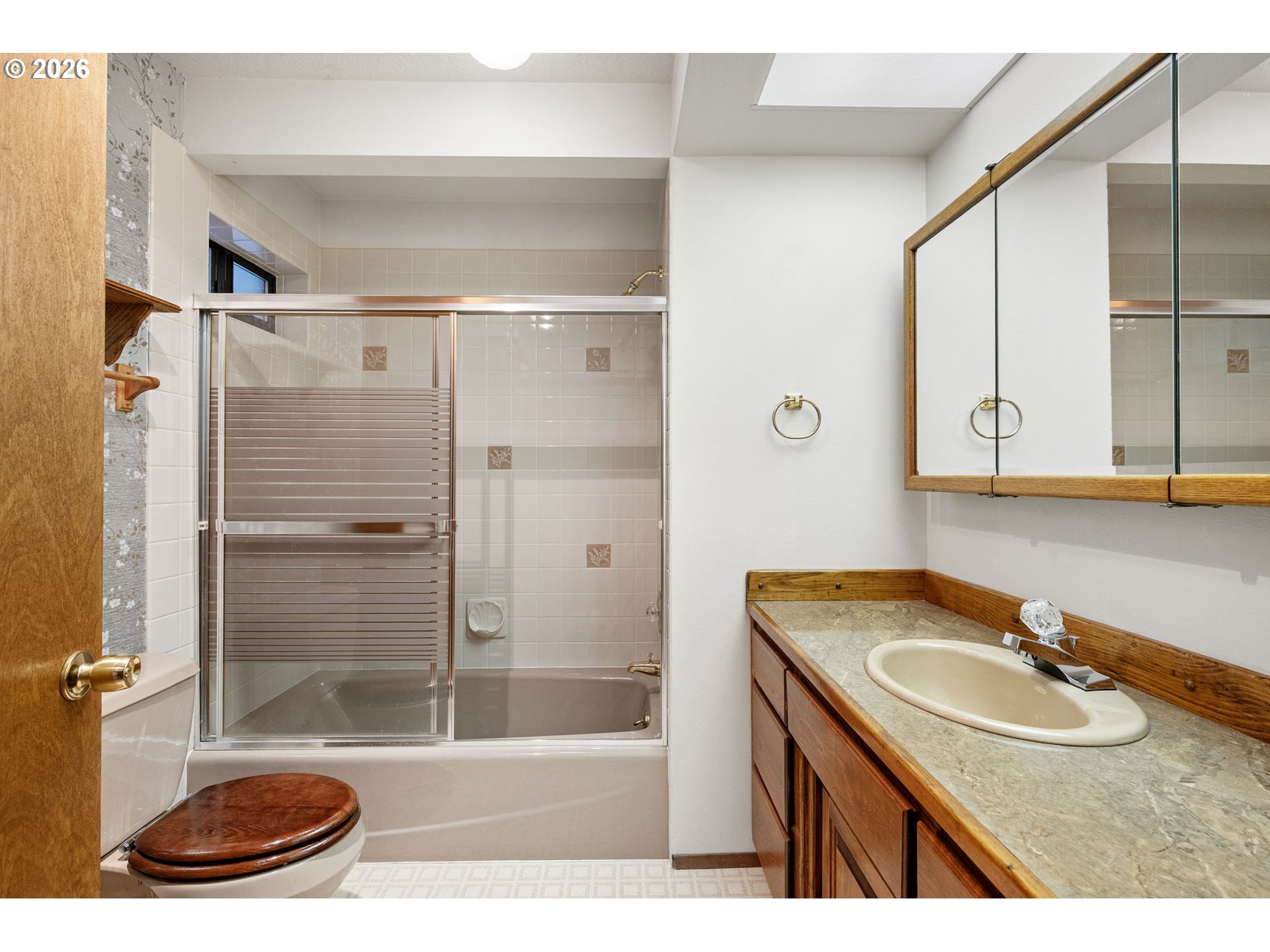 35982 Shoreview Drive Dorena, OR 97434 - Photo 20 of 46 Bathroom