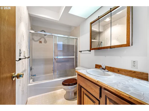 $795,000 | 35982 Shoreview Drive, Dorena, OR 97434