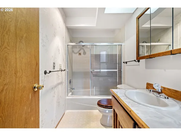 $795,000 | 35982 Shoreview Drive, Dorena, OR 97434