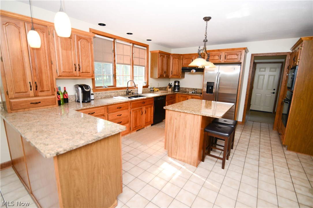 7581 South Raccoon Road Canfield, OH 44406 - Photo 14 of 34 Kitchen with granite counter top & island