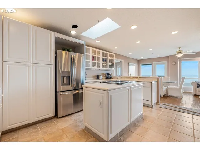 $1,095,000 | 361 South Promenade, Unit 502, Seaside, OR 97138