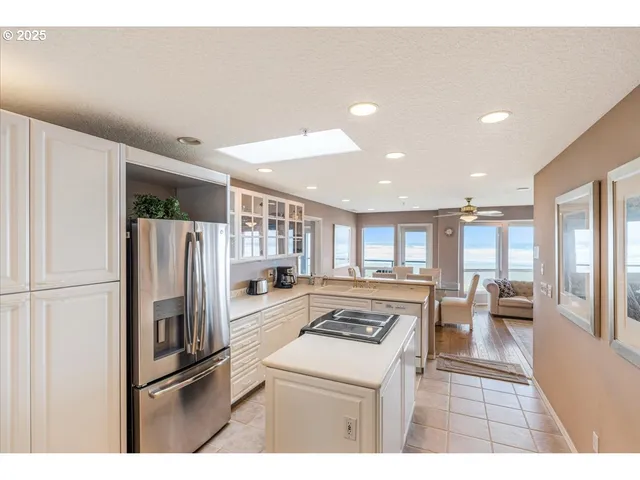 $1,095,000 | 361 South Promenade, Unit 502, Seaside, OR 97138