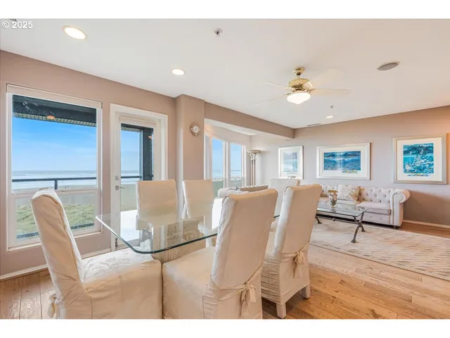 $1,095,000 | 361 South Promenade, Unit 502, Seaside, OR 97138