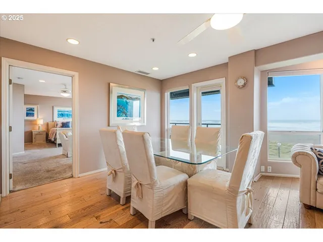 $1,095,000 | 361 South Promenade, Unit 502, Seaside, OR 97138