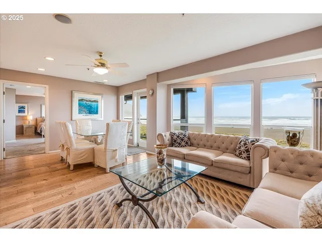 $1,095,000 | 361 South Promenade, Unit 502, Seaside, OR 97138