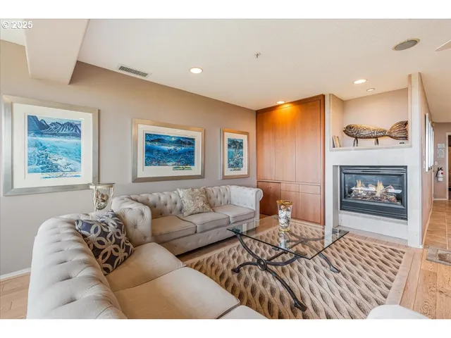 $1,095,000 | 361 South Promenade, Unit 502, Seaside, OR 97138