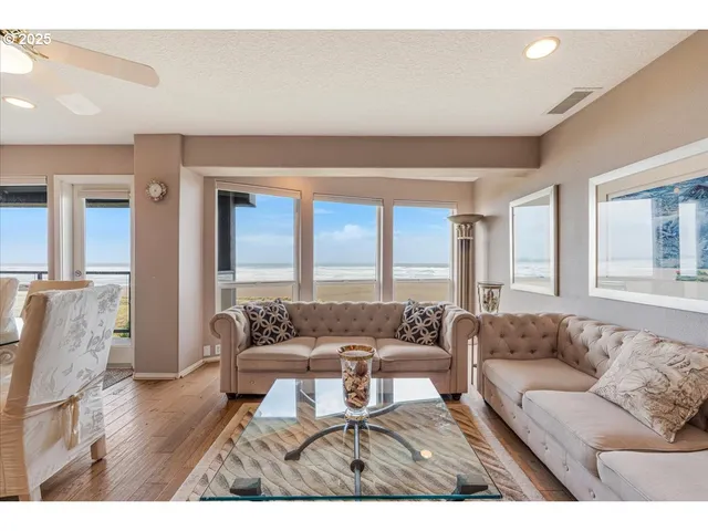 $1,095,000 | 361 South Promenade, Unit 502, Seaside, OR 97138
