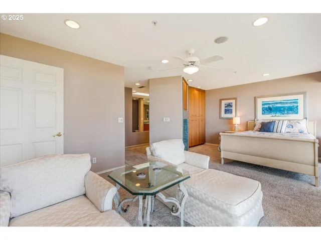 $1,095,000 | 361 South Promenade, Unit 502, Seaside, OR 97138