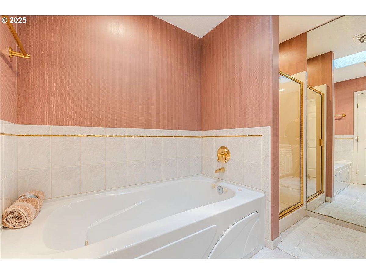 361 South Promenade, Unit 502 Seaside, OR 97138 - Photo 35 of 46 a bathroom with a bathtub