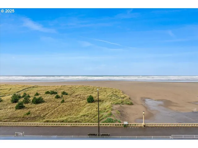 $1,095,000 | 361 South Promenade, Unit 502, Seaside, OR 97138