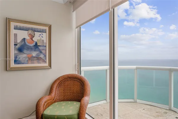 $8,500 | 6365 Collins Avenue, Unit 3401, Miami Beach, FL 33141