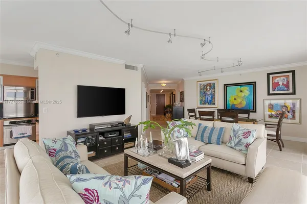 $8,500 | 6365 Collins Avenue, Unit 3401, Miami Beach, FL 33141