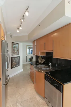 $8,500 | 6365 Collins Avenue, Unit 3401, Miami Beach, FL 33141