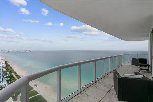 $8,500 | 6365 Collins Avenue, Unit 3401, Miami Beach, FL 33141