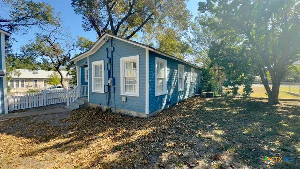 $1,425 | 820 North 5th Street, Temple, TX 76501