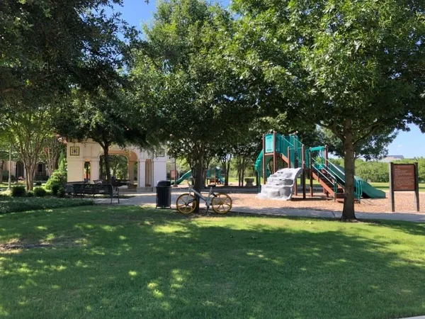 $3,400 | 817 La Cima, Irving, TX 75039