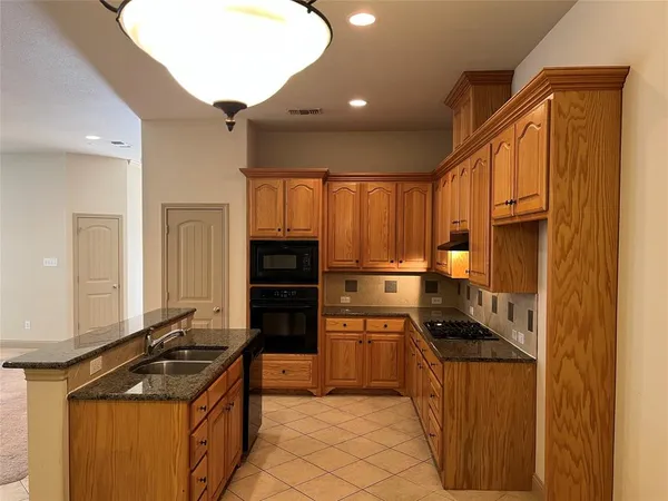 $3,400 | 817 La Cima, Irving, TX 75039