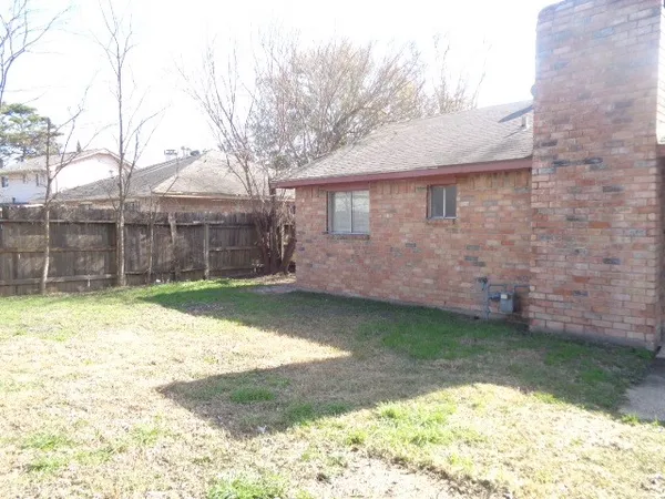a front view of house with yard