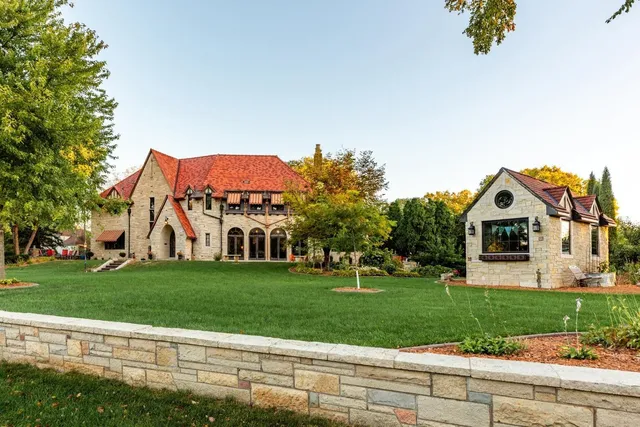 $2,400,000 | 661 Market Street, Winona, MN 55987