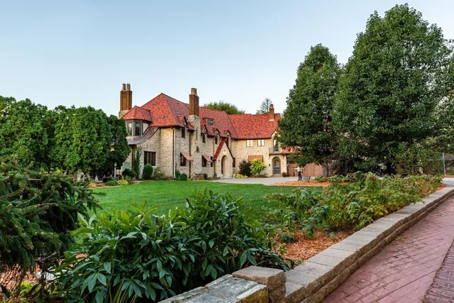 $2,400,000 | 661 Market Street, Winona, MN 55987