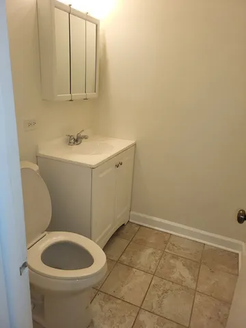 $1,695 | 1039 College Avenue, Unit 5W, Wheaton, IL 60187