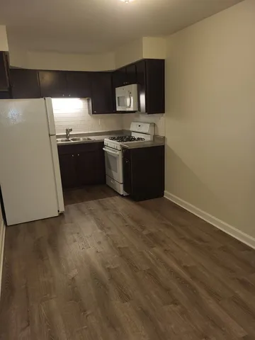 $1,695 | 1039 College Avenue, Unit 5W, Wheaton, IL 60187