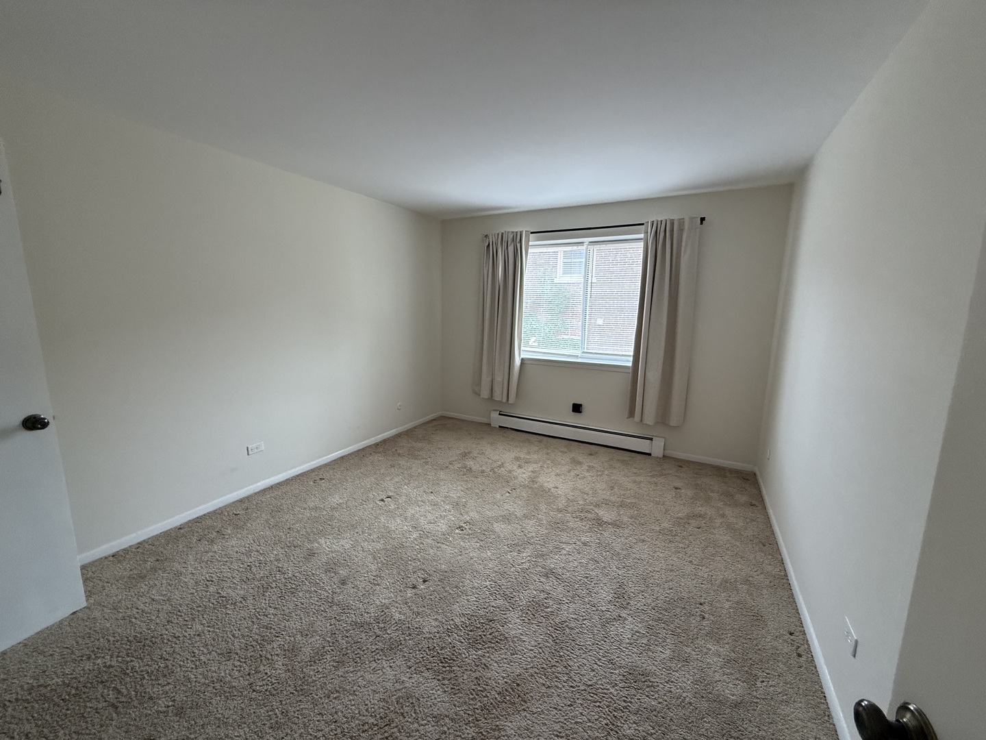 1039 College Avenue, Unit 5W Wheaton, IL 60187 - Photo 6 of 7 an empty room with a empty space and window