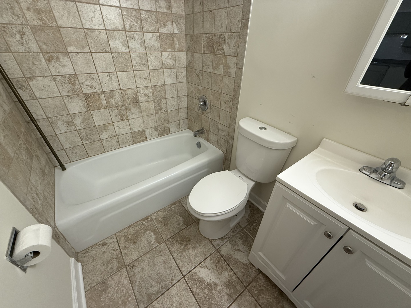 1039 College Avenue, Unit 5W Wheaton, IL 60187 - Photo 7 of 7 a bathroom with a toilet a sink and bathtub